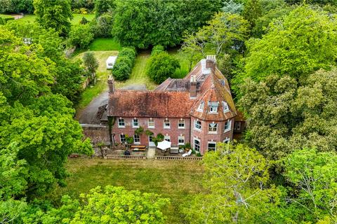 8 bed property, in Sopley, £1,495,000