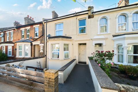 4 bed property, in Eglinton Road, £400,000