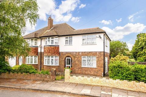 4 bed property, in Southfields Avenue, £600,000
