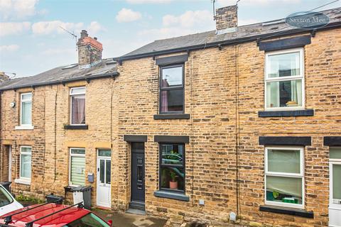 2 bed property, in Netherfield Road, £210,000