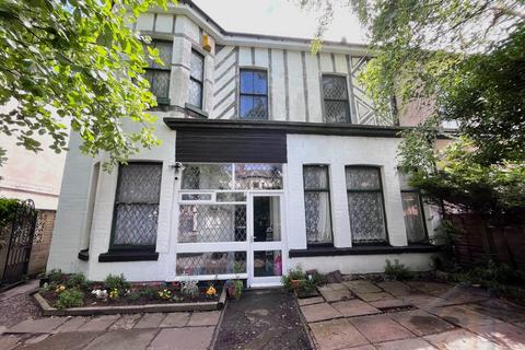 4 bed property, in Linaker Street, £295,000