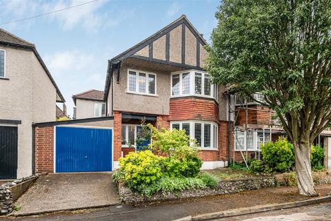 4 bed property, in Bramley Road, £700,000