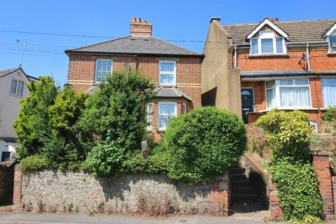 2 bed property, in Sevenoaks Road, £315,000
