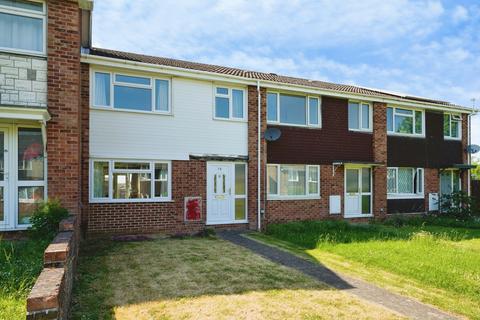 3 bed property, in Curlew Road, £200,000