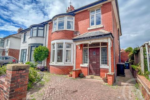 3 bed property, in Kenilworth Gardens, £139,950