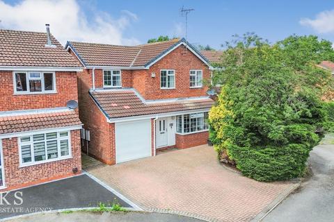 5 bed property, in Woodmans Croft, £350,000