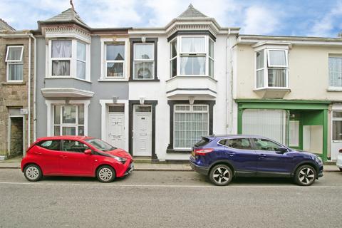3 bed property, in Cross Street, £190,000