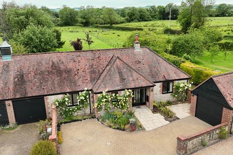 2 bed property, in Heytesbury, £500,000