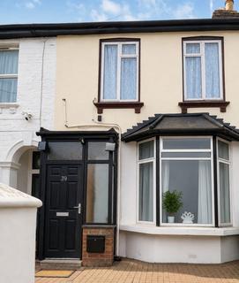 2 bed property, in Southall UB1, £400,000