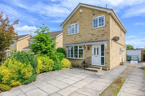 3 bed property, in Orchard Road, £375,000