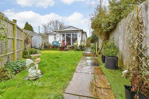 2 bed property, in Orchard Field, £375,000
