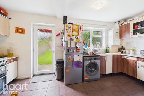 3 bed property, in Monsdale Close, £325,000