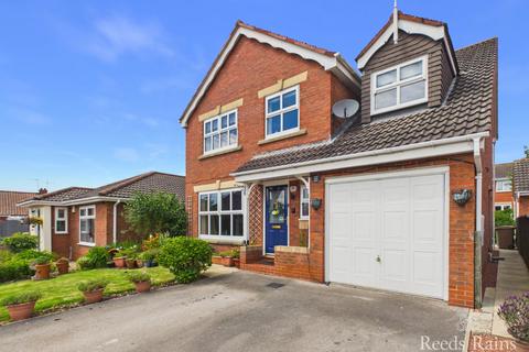5 bed property, in Aysgarth Rise, £325,000