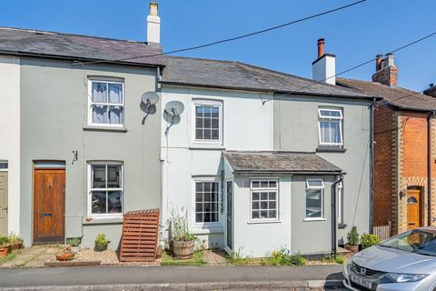 3 bed property, in Vicarage Road, £350,000