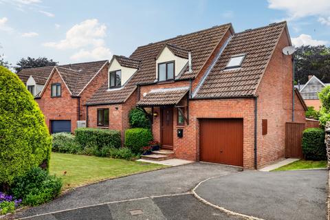 3 bed property, in Willow Rise, £350,000