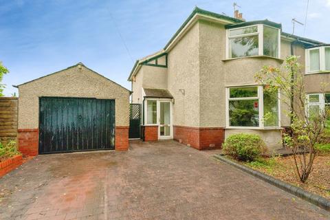 2 bed property, in Lockyer Avenue, £169,950