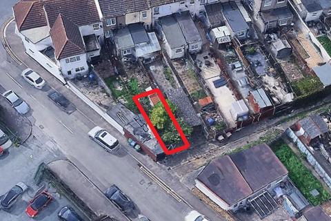Land, in Gipsy Lane, £5,000