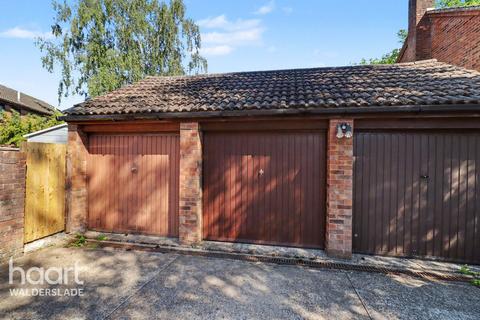 2 bed property, in Marston Close, £270,000