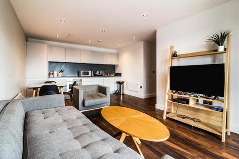 1 bed property, in Queens Dock Avenue, £132,500