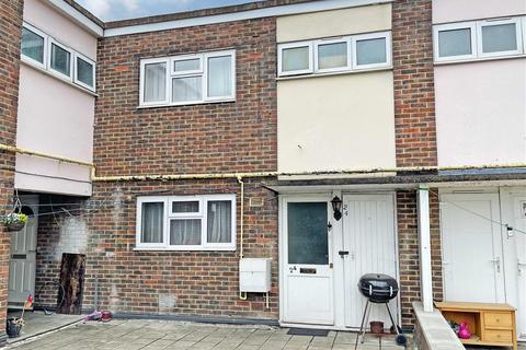 3 bed property, in Bush Fair, £150,000
