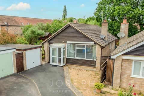 2 bed property, in Beech Close, £350,000