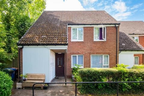 2 bed property, in Brow Hey, £65,000