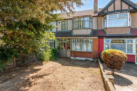 3 bed property, in Bushey Road, £635,000