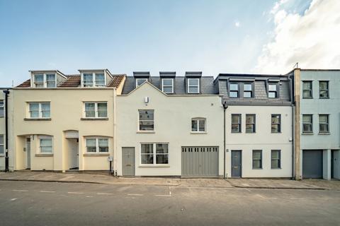 4 bed property, in Princess Victoria Street, £1,350,000