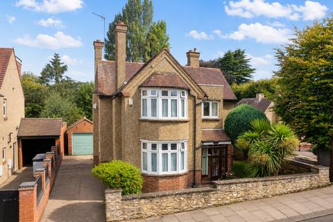 3 bed property, in Meadway, £515,000