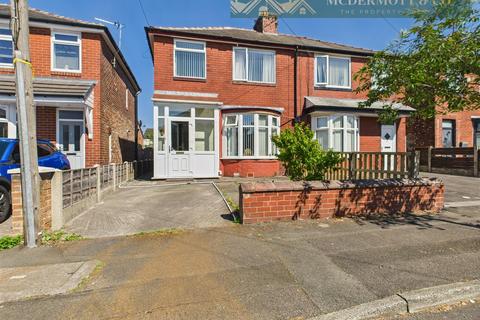 3 bed property, in Kew Road, £209,950