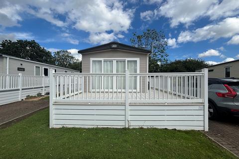 2 bed property, in Carlton Meres Holiday Park, £50,000
