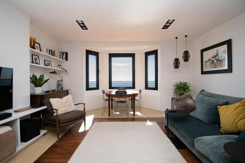 3 bed property, in West Hill Road, £595,000