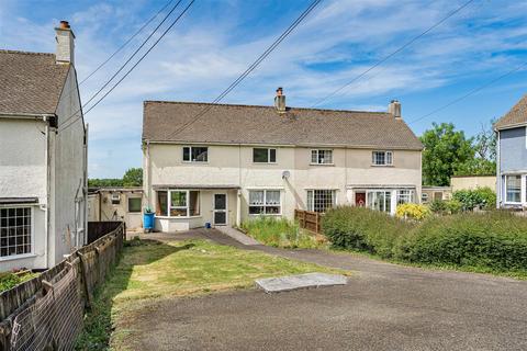 2 bed property, in Village Way, £350,000