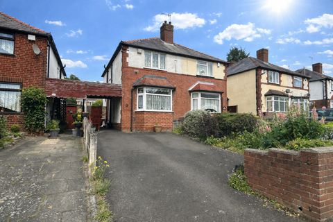 2 bed property, in Park Lane, £185,000