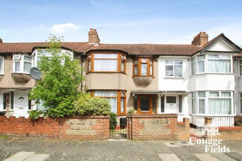 3 bed property, in Salmons Road, £480,000