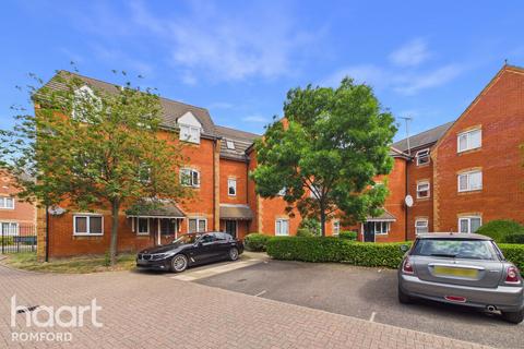 2 bed property, in Foxglove Road, £240,000