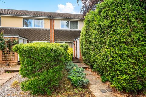 2 bed property, in Ray Park Avenue, £340,000