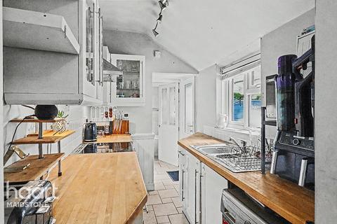 3 bed property, in Allen Street, £290,000