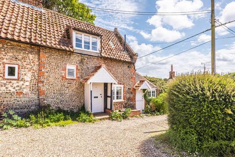 1 bed property, in Charming 'Chocolate Box' Cottage in Stiffkey, £395,000