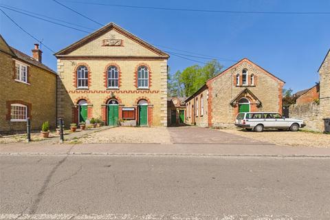 4 bed property, in High Street, £400,000