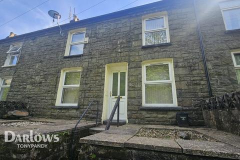 2 bed property, in East Road, £95,000