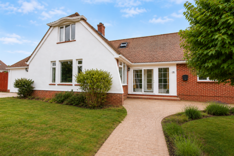 3 bed property, in Ferndale, £595,000