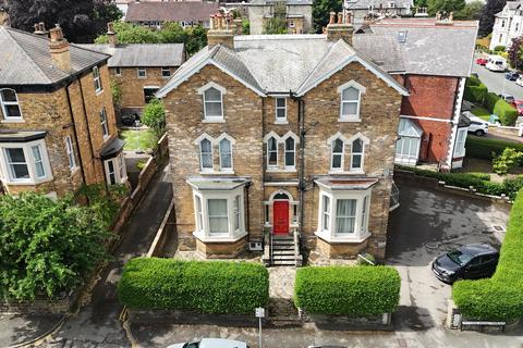 1 bed property, in Princess Royal Terrace, £125,000