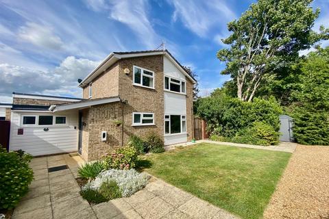 4 bed property, in Valence Road, £450,000