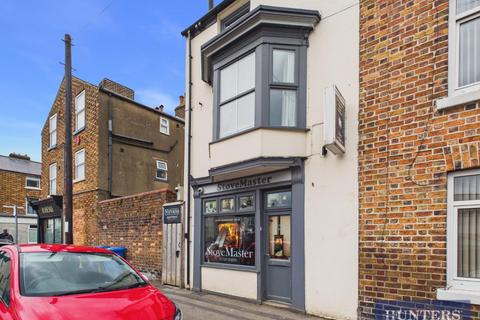 1 bed property, in Trafalgar Street West, £145,000