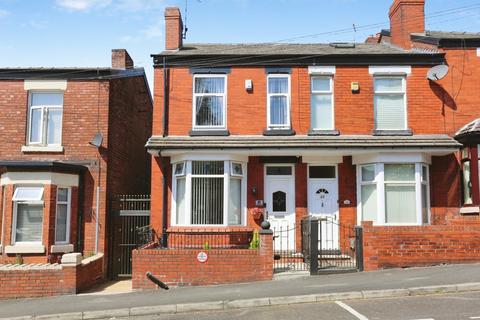 2 bed property, in Parsonage Street, £275,000