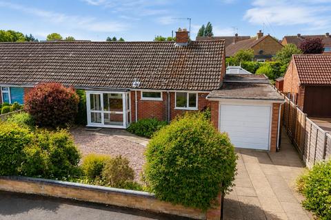 3 bed property, in Cherry Orchard, £395,000