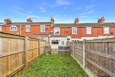 2 bed property, in Prospect Street, £75,000