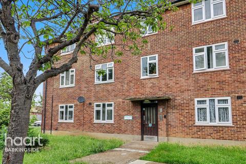 2 bed property, in Claybury Broadway, £350,000