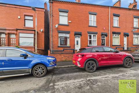4 bed property, in West Street, £205,000